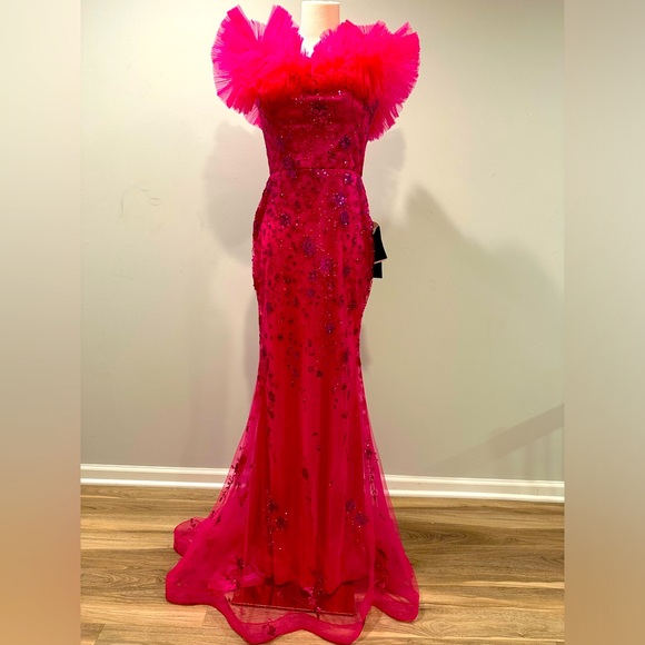 Gorgeous pink prom/special occasion/pageant dress. NWT sz 8. - Picture 1 of 5